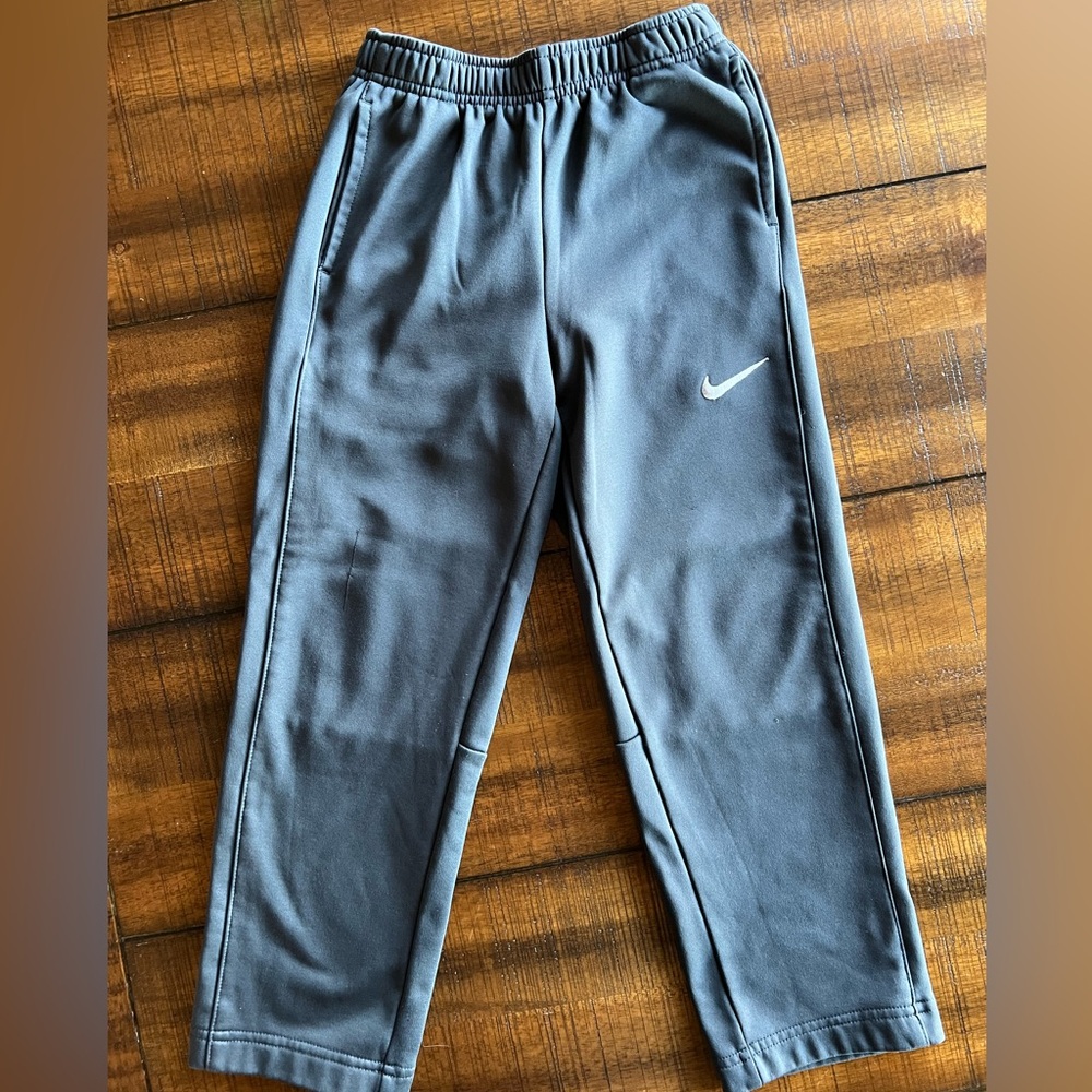 Nike kids dri fit jogger, size 7, with pockets